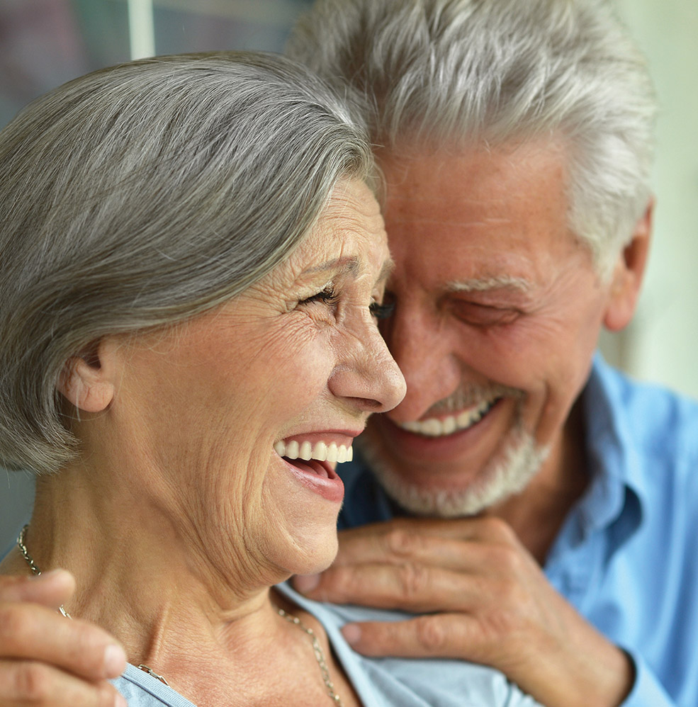 Älteres Ehepaar ist sorglos durch optimale Vorsorge