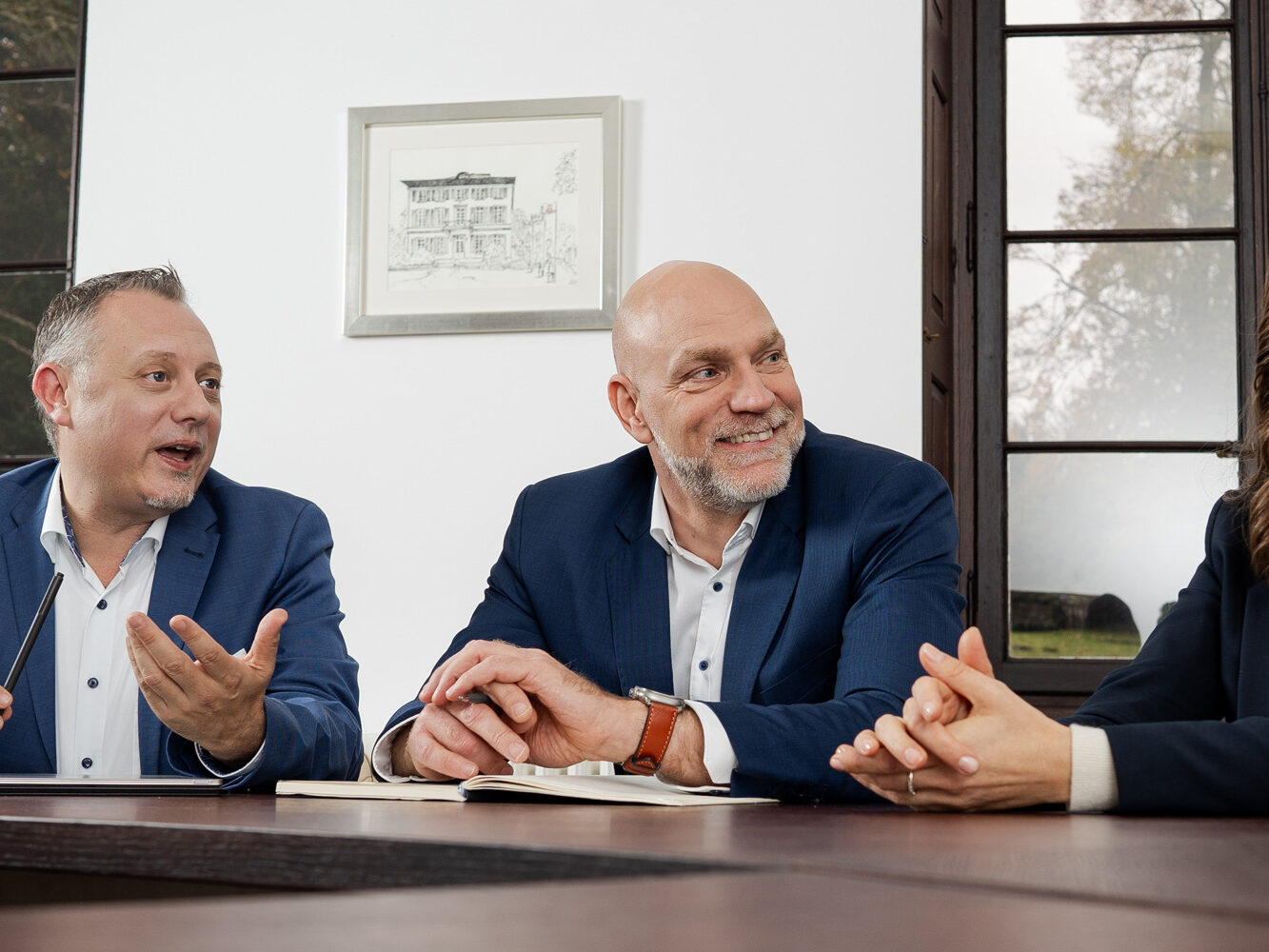 Beratung an einem Tisch bei von Buddenbrock