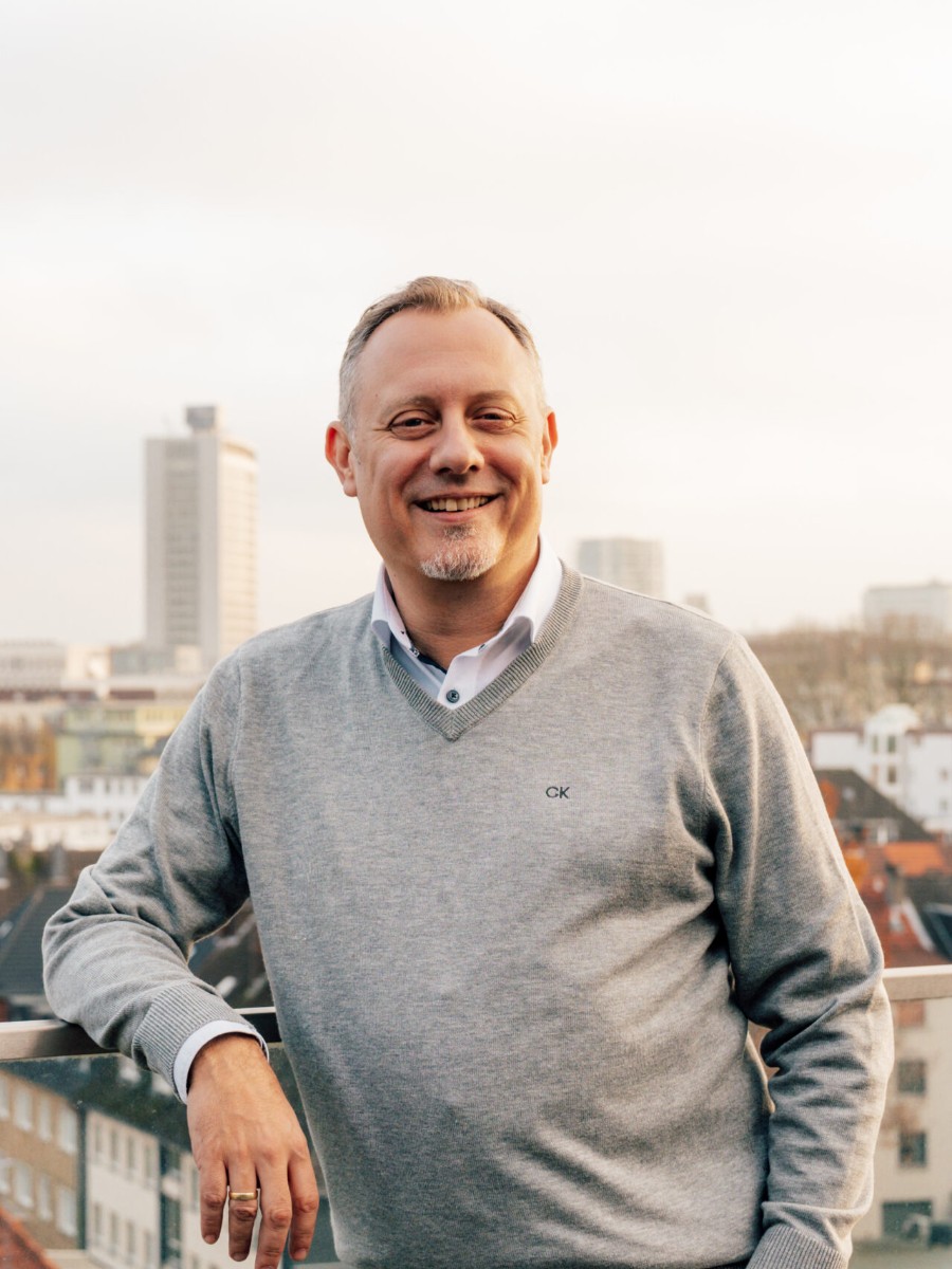 Stephan Seidenfad auf der Dachterrasse in Essen